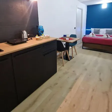 Tribunali Flat *