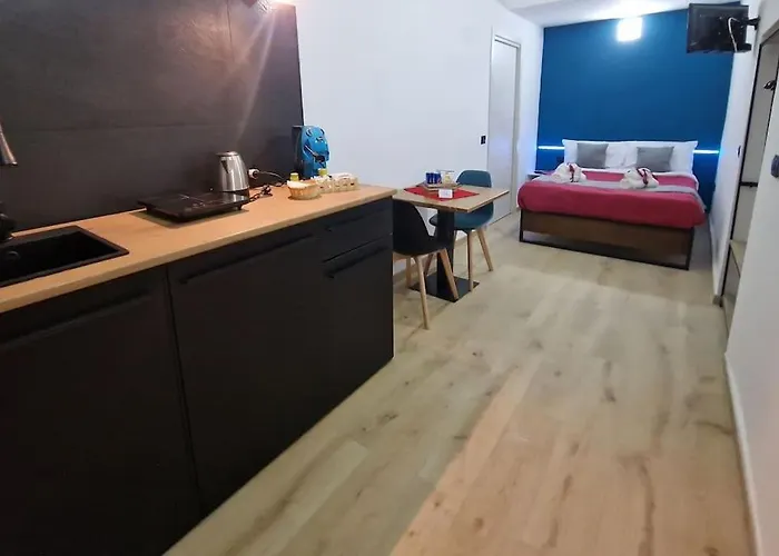 Tribunali Flat *