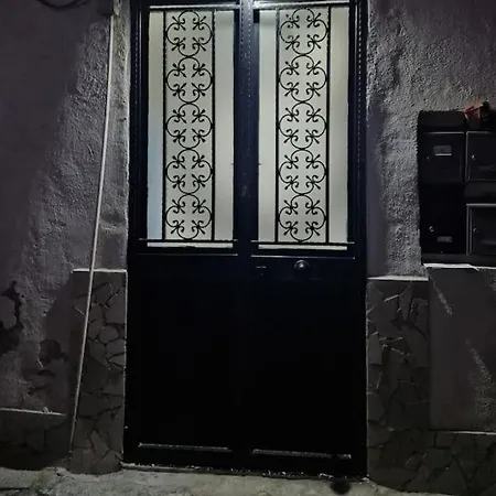 Tribunali Flat
