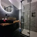 Tribunali Flat